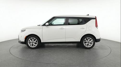 Snow White Pearl 2025 Kia Soul LX