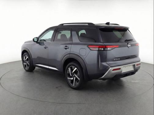 Gun Metallic 2025 Nissan Kicks SV