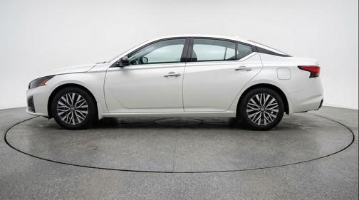 Pearl White Tricoat 2025 Nissan Altima SV FWD