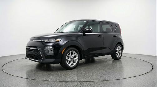 Fusion Black 2025 Kia Soul LX