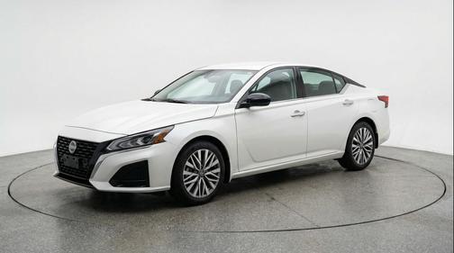 Pearl White Tricoat 2025 Nissan Altima SV FWD