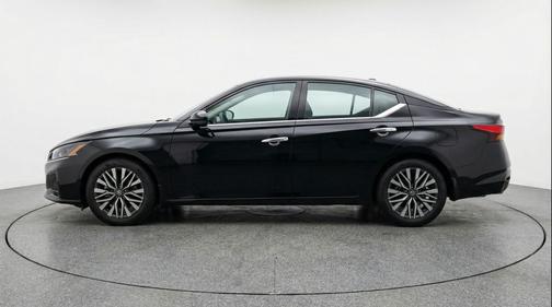 Super Black 2025 Nissan Altima SV FWD