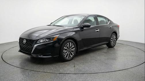 Super Black 2025 Nissan Altima SV FWD