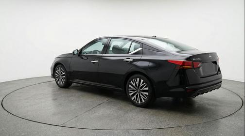 Super Black 2025 Nissan Altima SV FWD