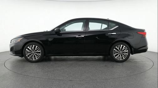 Super Black 2025 Nissan Altima SV FWD