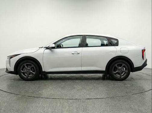 Snow White Pearl 2025 Kia K4 LXS