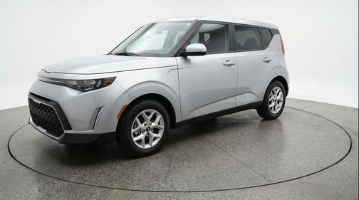 Gravity Gray 2025 Kia Soul LX