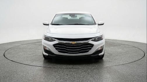 Summit White 2024 Chevrolet Malibu FWD 1LT