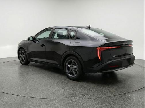 Aurora Black Pearl 2025 Kia K4 LXS