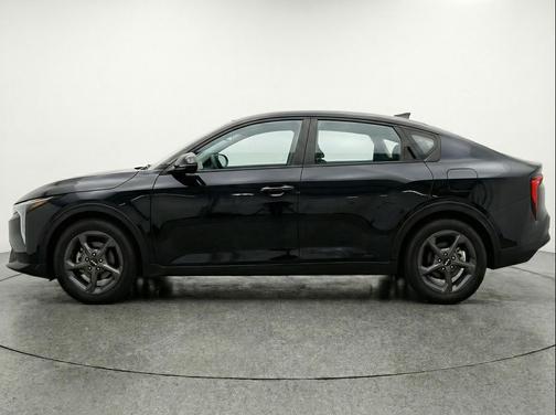 Aurora Black Pearl 2025 Kia K4 LXS