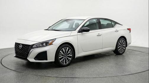Glacier White 2025 Nissan Altima SV FWD