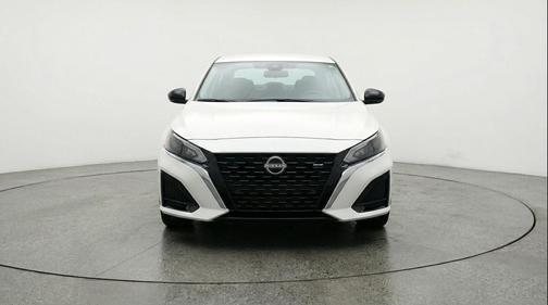 Glacier White 2025 Nissan Altima SV FWD