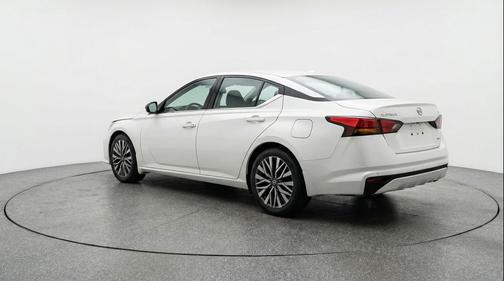Pearl White Tricoat 2025 Nissan Altima SV FWD