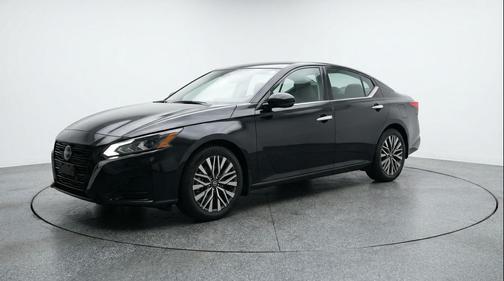 Super Black 2025 Nissan Altima SV FWD