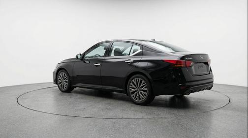 Super Black 2025 Nissan Altima SV FWD