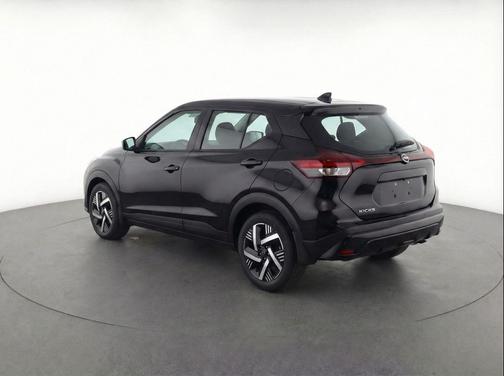 Super Black 2025 Nissan Kicks SV