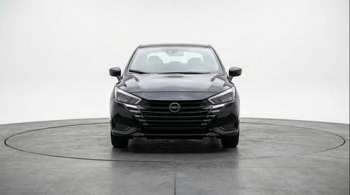 Super Black 2025 Nissan Versa 1.6 SV