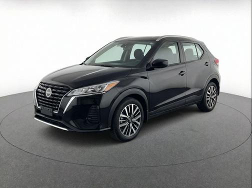 Super Black 2024 Nissan Kicks SV