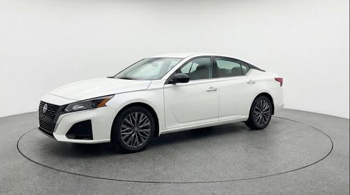 Glacier White 2025 Nissan Altima SV FWD