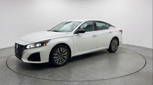 Glacier White 2025 Nissan Altima SV FWD