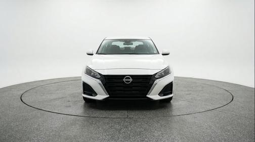 Pearl White Tricoat 2025 Nissan Altima SV FWD