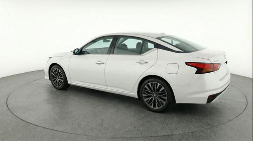 Pearl White Tricoat 2025 Nissan Altima SV FWD