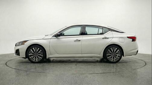 Pearl White Tricoat 2025 Nissan Altima SV FWD