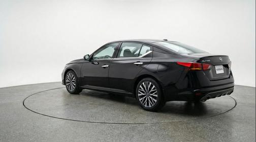 Super Black 2025 Nissan Altima SV FWD