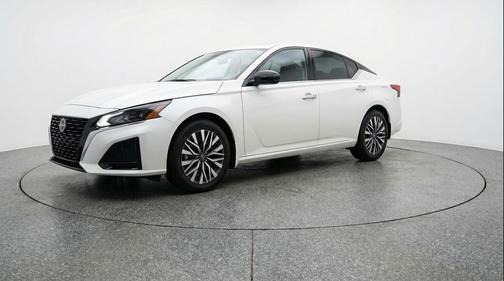 Glacier White 2025 Nissan Altima SV FWD