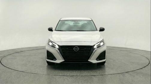 Glacier White 2025 Nissan Altima SV FWD