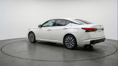 Glacier White 2025 Nissan Altima SV FWD