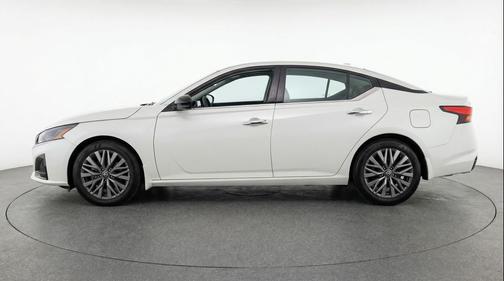 Glacier White 2025 Nissan Altima SV FWD
