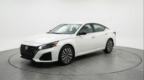Glacier White 2025 Nissan Altima SV FWD