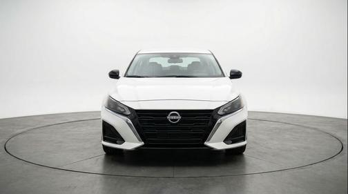 Glacier White 2025 Nissan Altima SV FWD