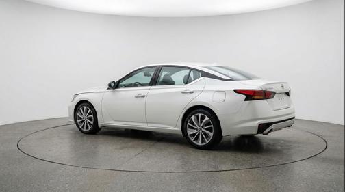 Glacier White 2025 Nissan Altima SV FWD