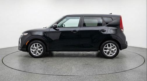 Fusion Black 2025 Kia Soul LX