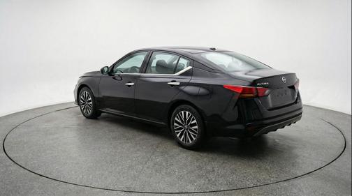 Super Black 2025 Nissan Altima SV FWD