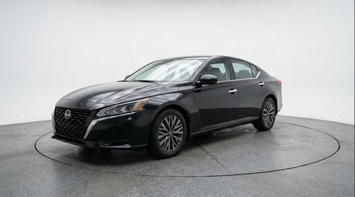 Super Black 2025 Nissan Altima SV FWD