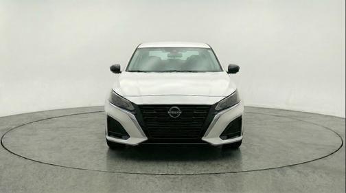 Glacier White 2025 Nissan Altima SV FWD