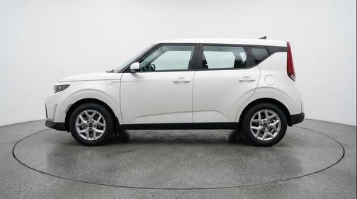Snow White Pearl 2025 Kia Soul LX