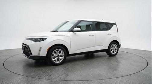 Snow White Pearl 2025 Kia Soul LX