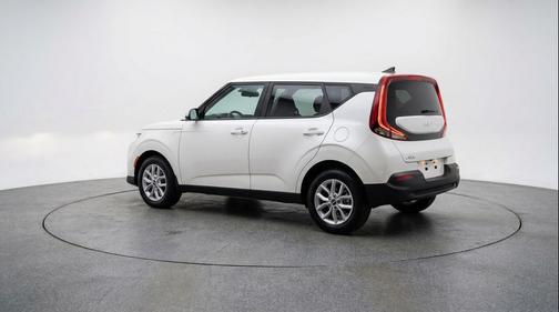 Snow White Pearl 2025 Kia Soul LX