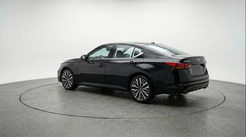 Super Black 2025 Nissan Altima SV FWD