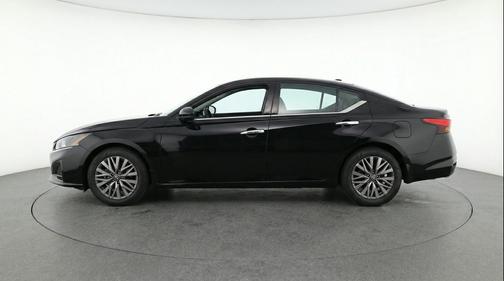 Super Black 2025 Nissan Altima SV FWD