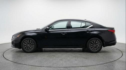 Super Black 2025 Nissan Altima SV FWD