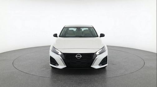 Pearl White Tricoat 2025 Nissan Altima SV FWD