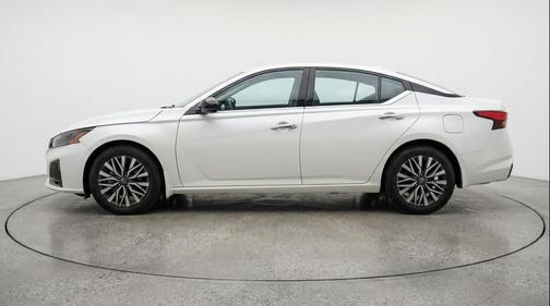 Glacier White 2025 Nissan Altima SV FWD
