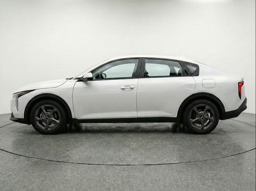 Snow White Pearl 2025 Kia K4 LXS