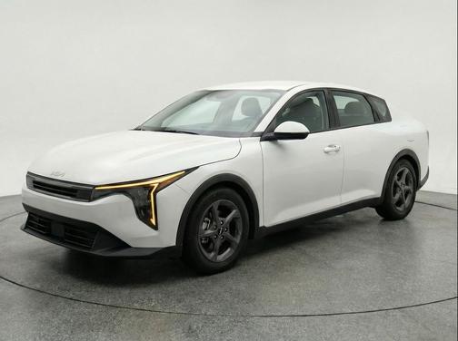 Snow White Pearl 2025 Kia K4 LXS