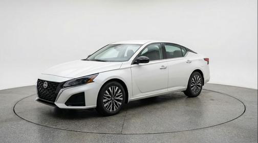 Glacier White 2025 Nissan Altima SV FWD